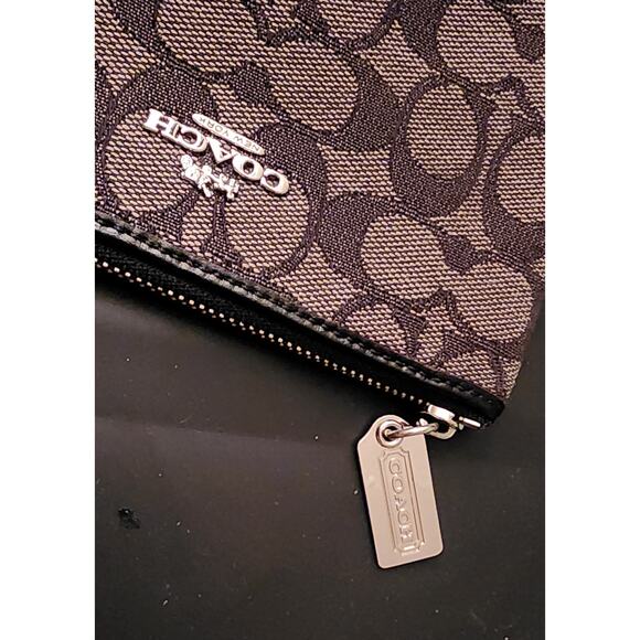 CORNER ZIP WRISTLET (COACH F58033) - Picture 5 of 5